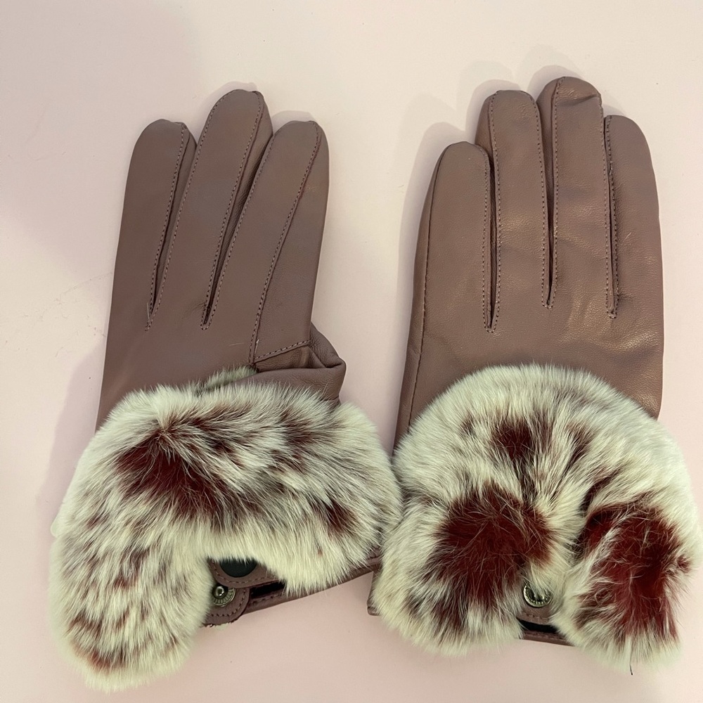Faux fur, leather gloves